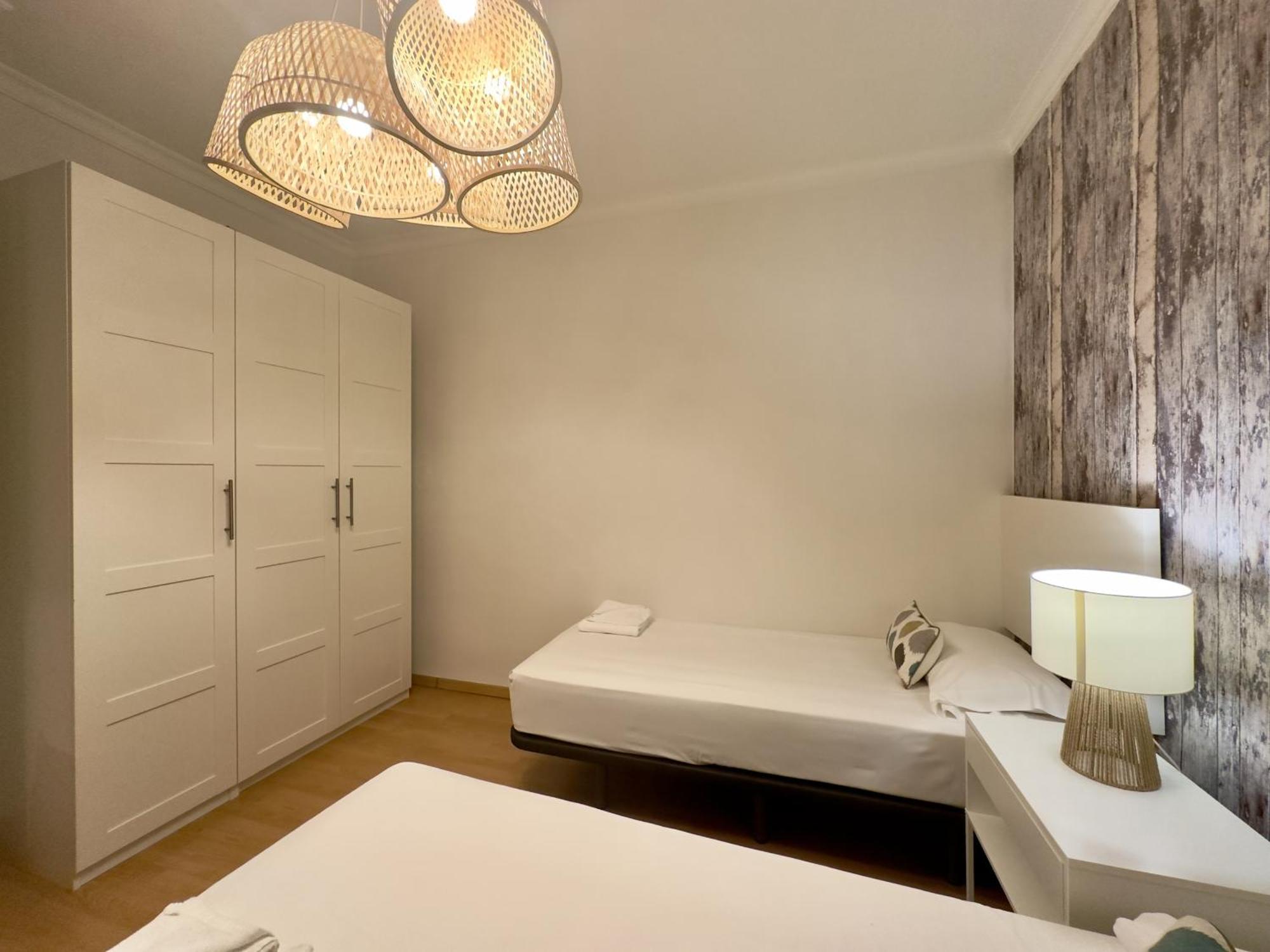 Urbe10 Plaza De Uncibay 3 Bedrooms Apatment